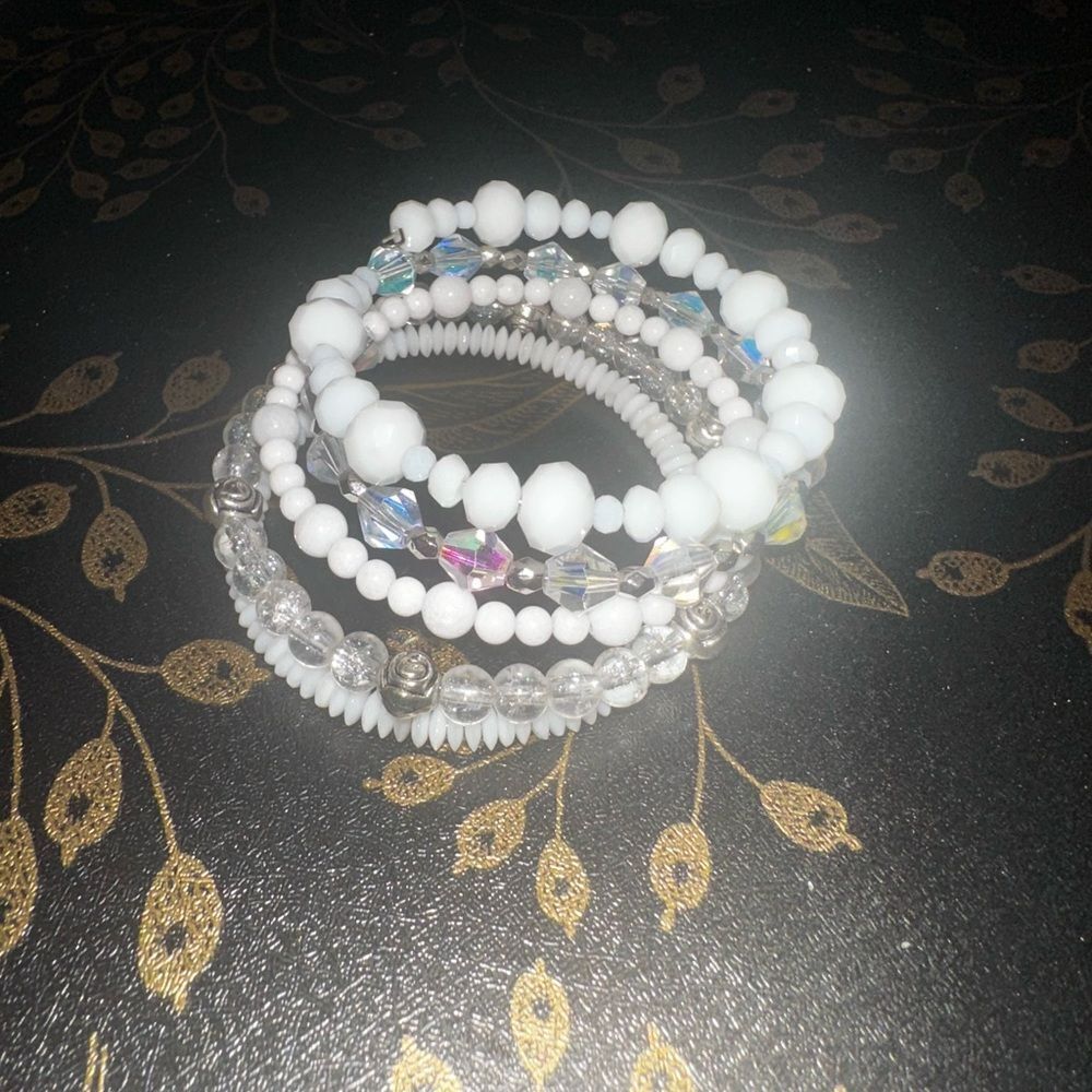White Memory wire Beaded Bracelet. 5 strands connected. - Picture 3 of 5